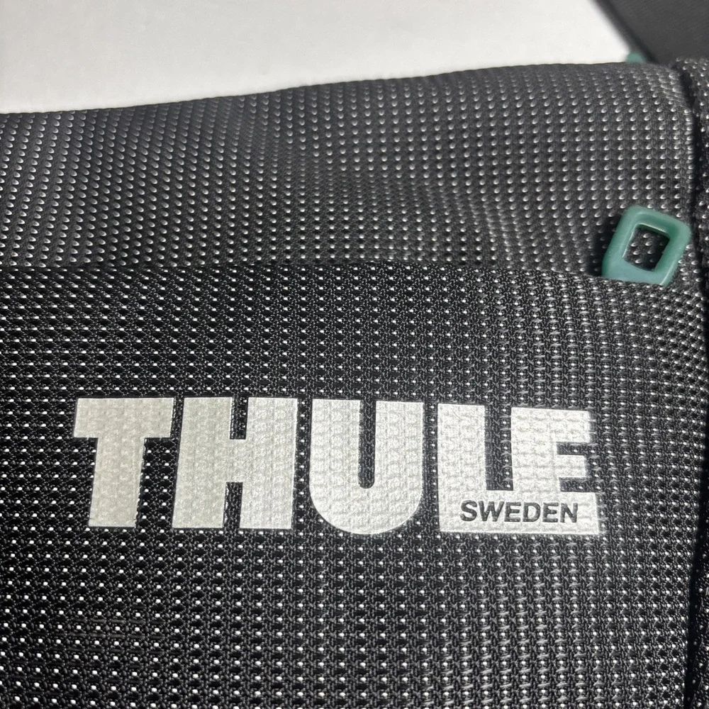 THULE Sweden Messenger Bag +‎ Laptop Sleeve 15